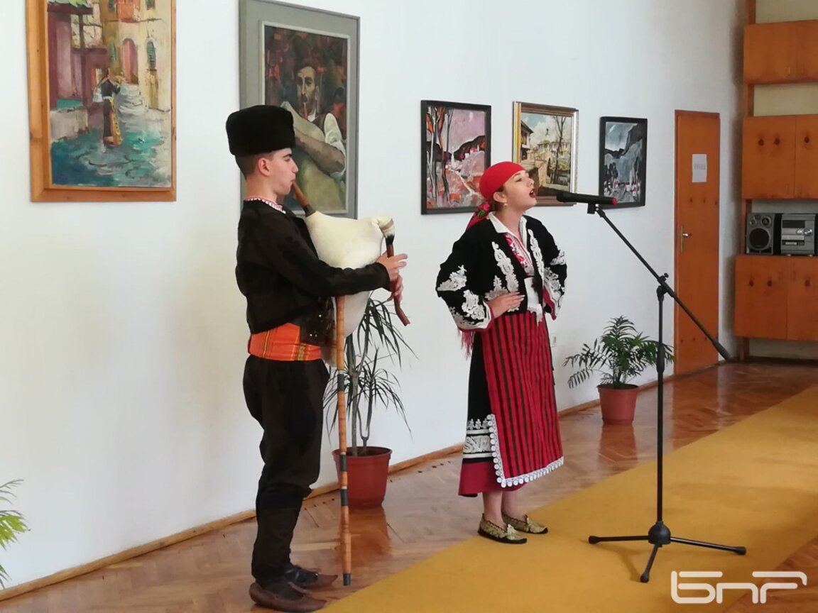 Фолклорен конкурс "Широка лъка пее, свири и танцува" събира таланти от България