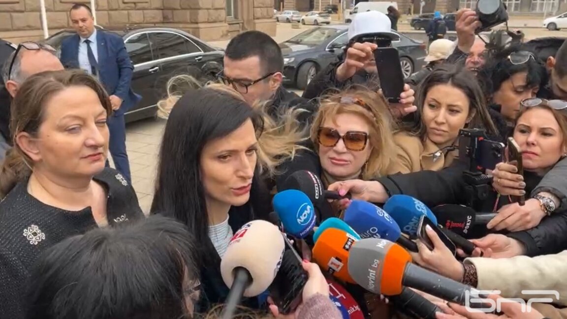 Новината от консултациите при Радев: Преговорите за кабинет продължават!