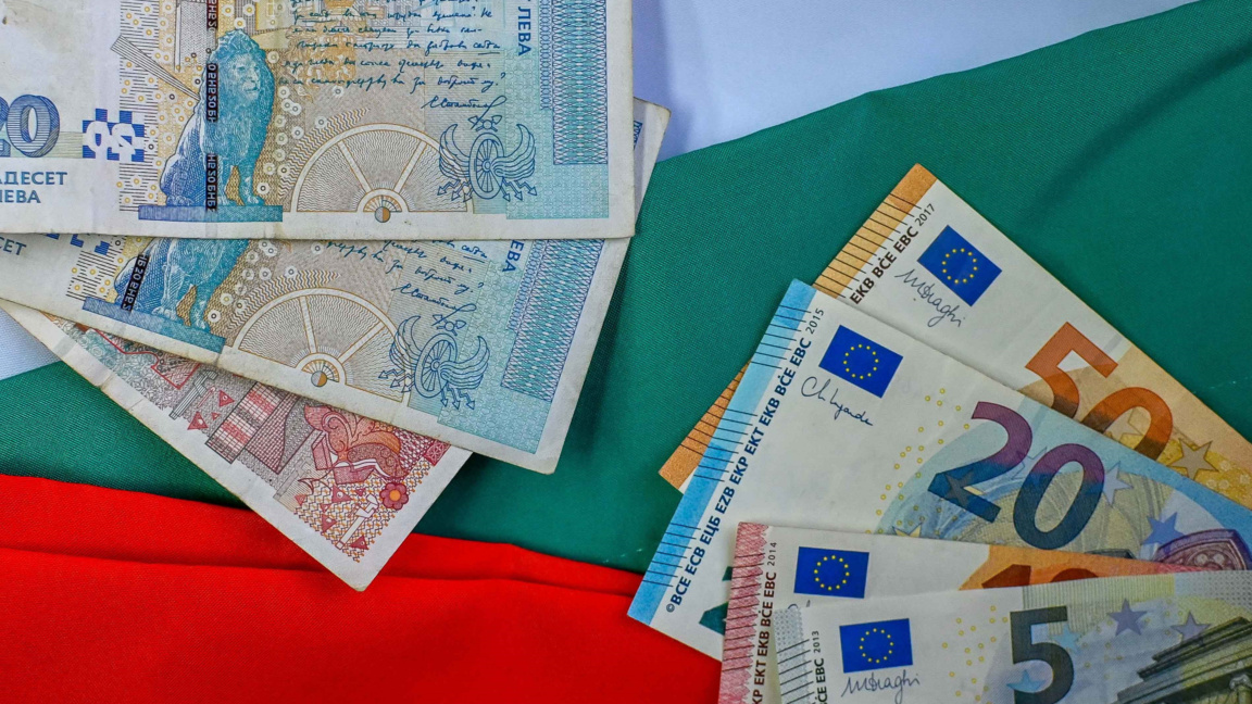 La Bulgarie passe à l’euro dans un contexte d’instabilité politique…