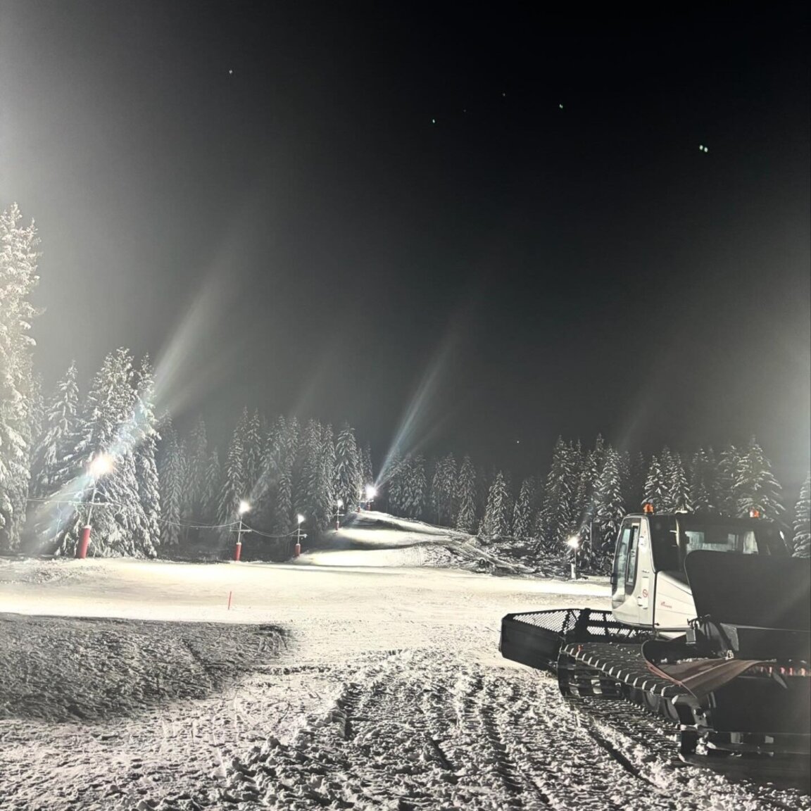 Хижа "Звездица" блести на Витоша с писта за ски и нощно каране