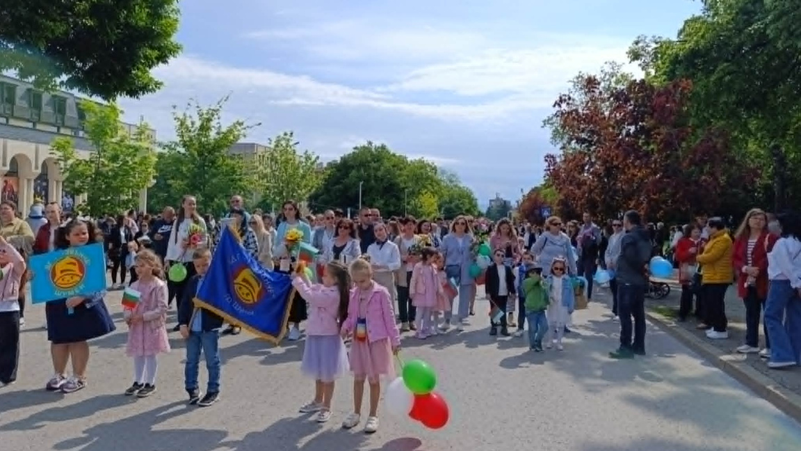Стотици шуменци в празничното шествие за 24 май