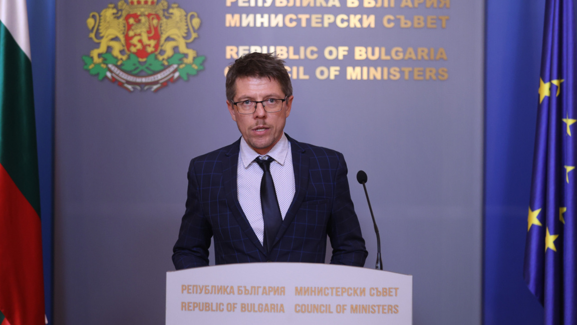 Caretaker Deputy Prime Minister for fair elections resigns