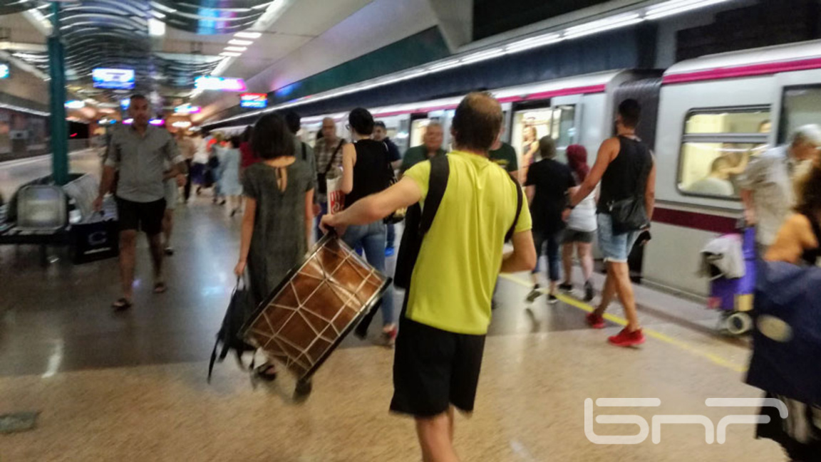 Метрото ще работи до 01:00 ч. заради футболната среща на "Левски" с АЕК