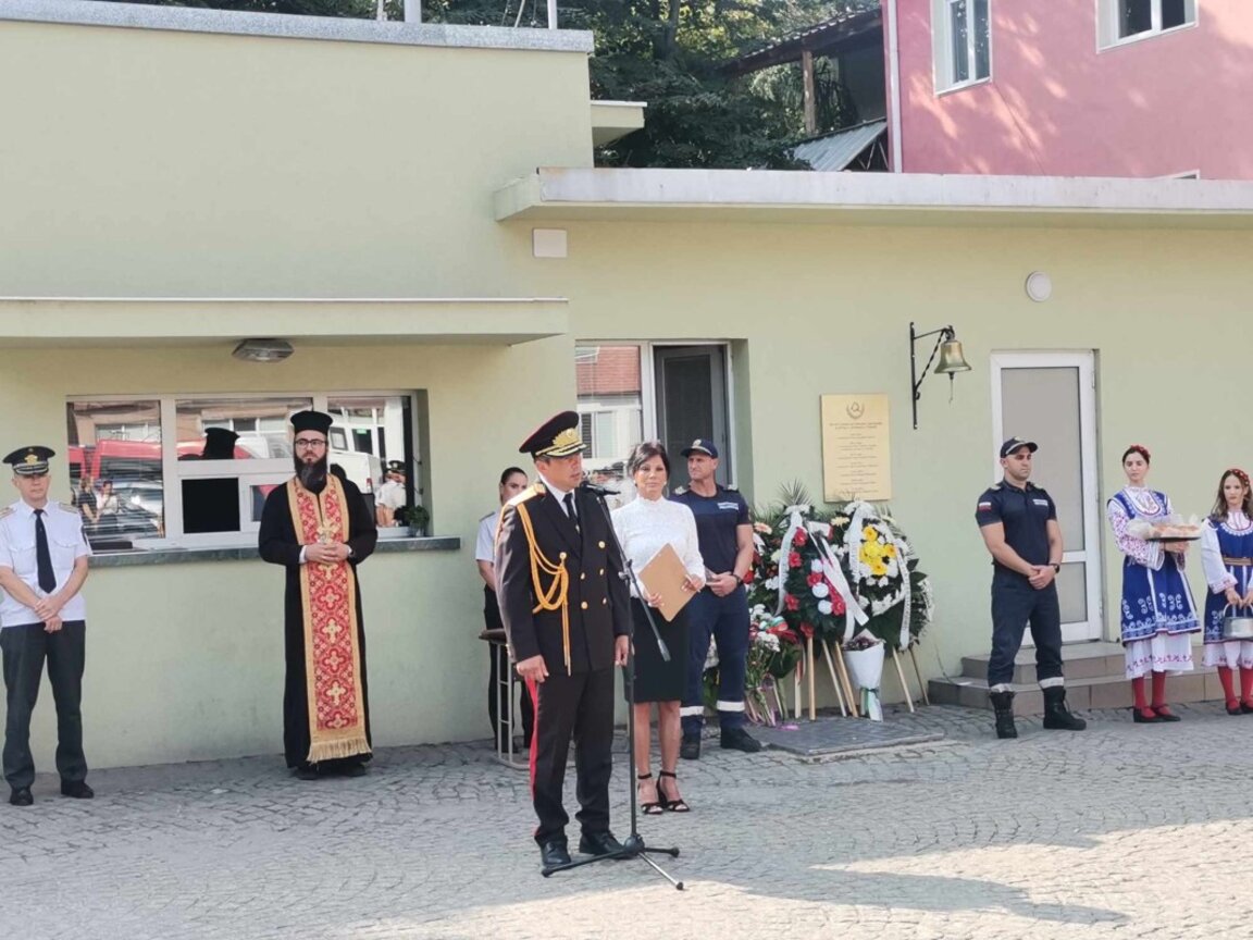 Пловдивските огнеборци честват професионалния си празник
