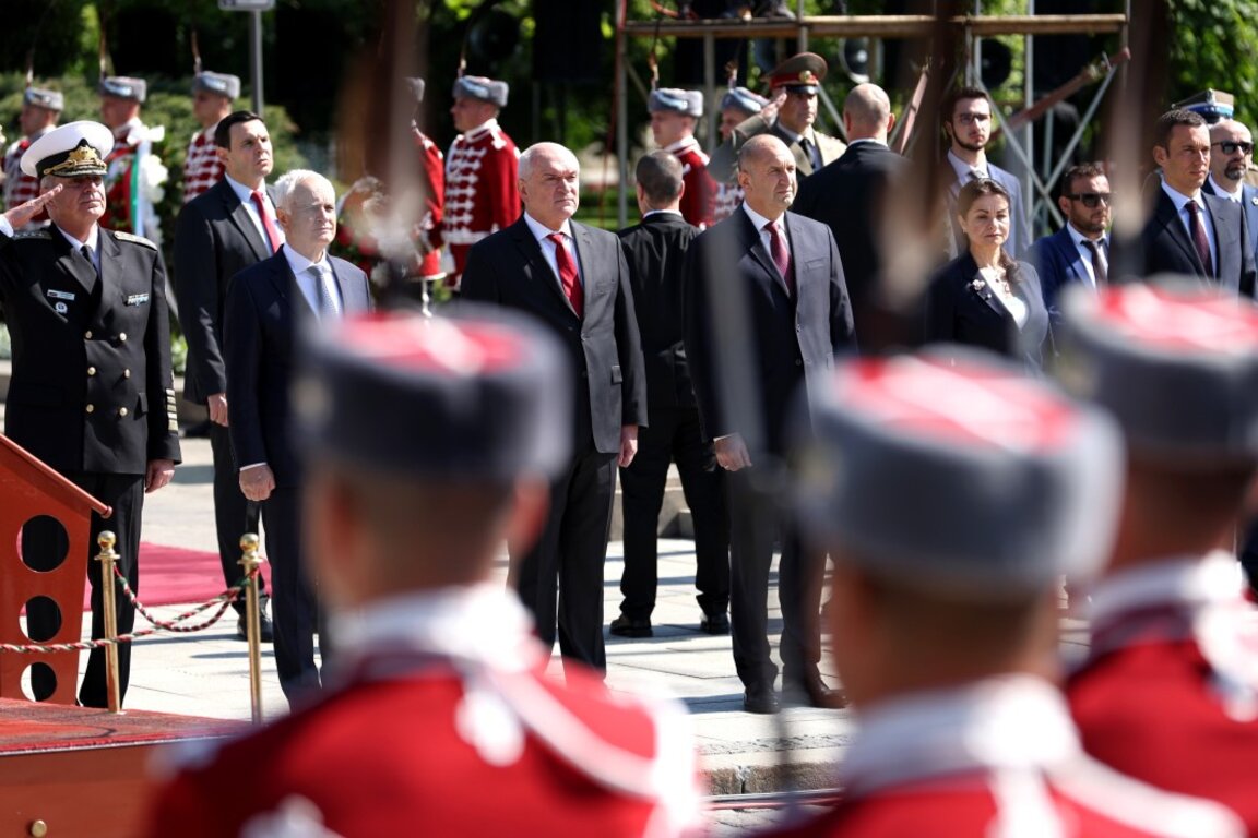 6 mai : Cérémonie officielle de bénédiction des drapeaux de l'armée bulgare...