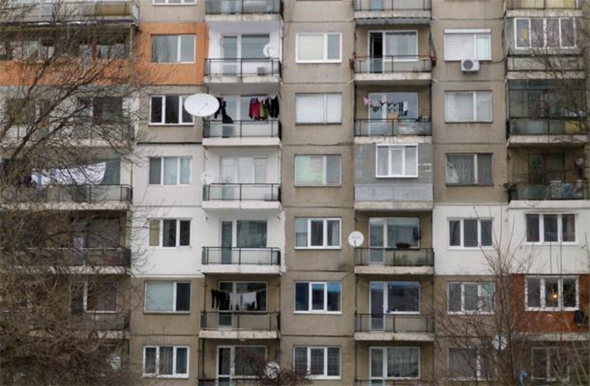 Повечето общински жилища са в панелки, строени преди години