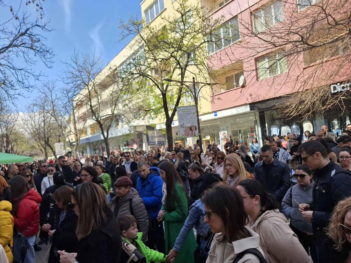 Мълчаливо протестно шествие в Благоевград и апел: Да спре войната по пътищата!