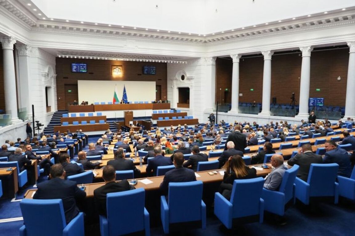 El Parlamento anula el veto presidencial a las modificaciones de la ley sobre los servicios estatales