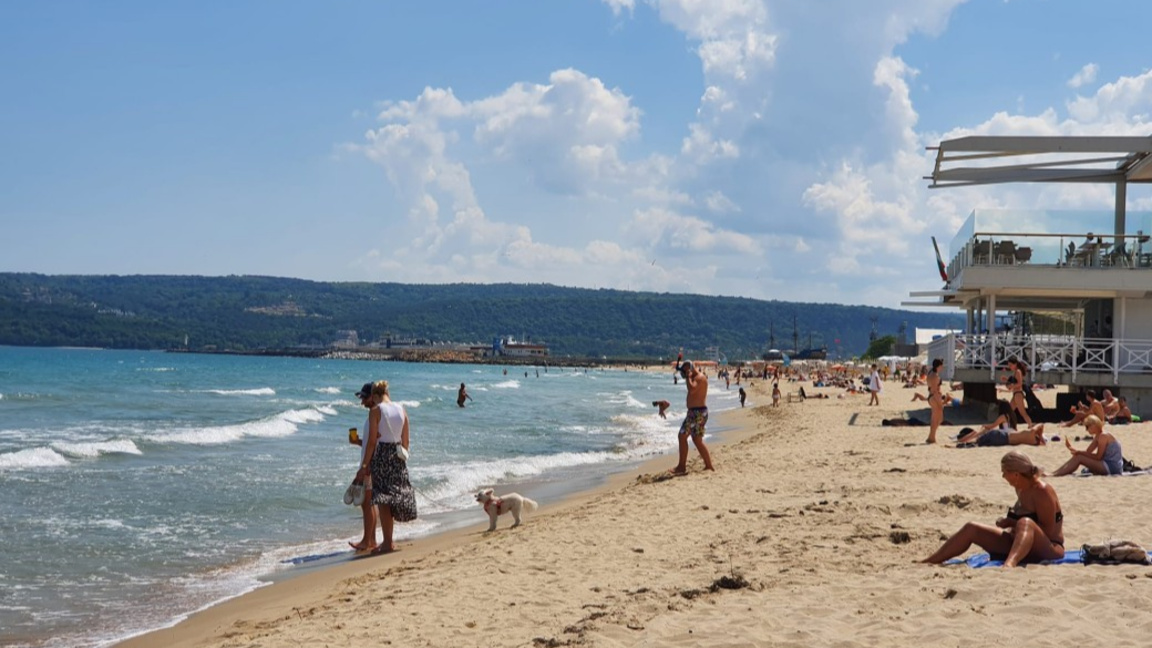 Hoteliers and restaurateurs are concerned about seasonal workers from abroad