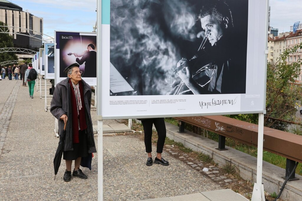 Фотоизложба "Васко 55" за рождения ден на цигуларя Васко Василев