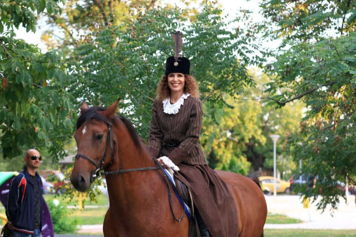 Лияна Панделиева в ролята на Недялка Шилева