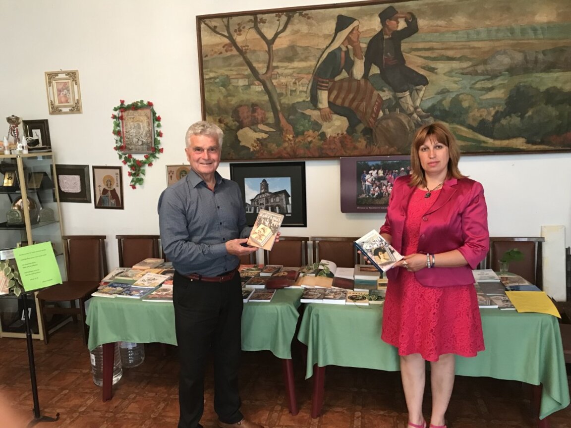 Кирил Сарджев и Анета Георгиева от тракийското дружество в Хасково