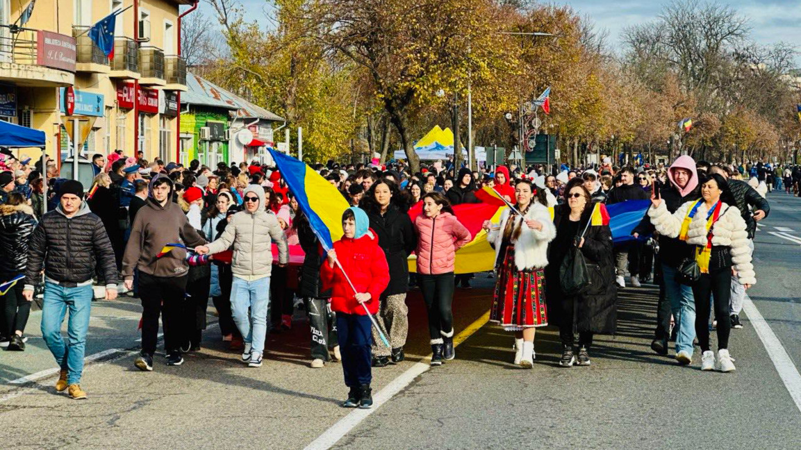 Русенци поздравиха съседна Румъния за националния ѝ празник