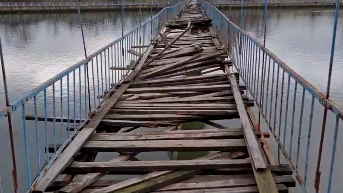 Въженият мост над Арда в Кърджали е сериозно повреден от бурен вятър