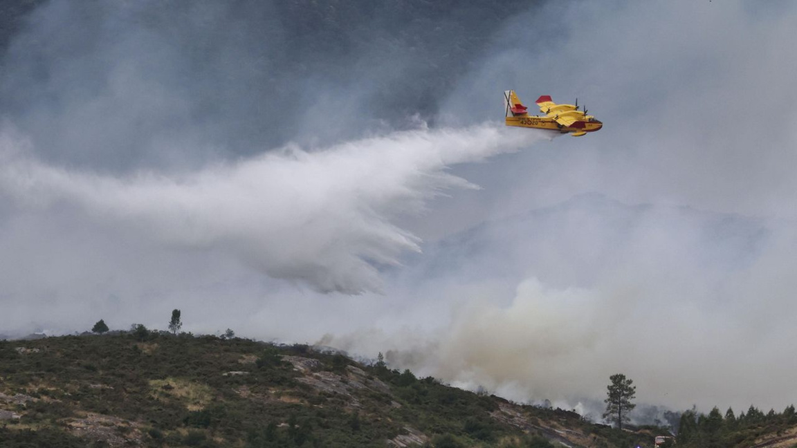 Bomberos búlgaros participan en la extinción de los incendios en Galicia