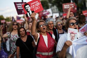 Десетки арестувани на протест в подкрепа на Екрем Имамоглу в Истанбул