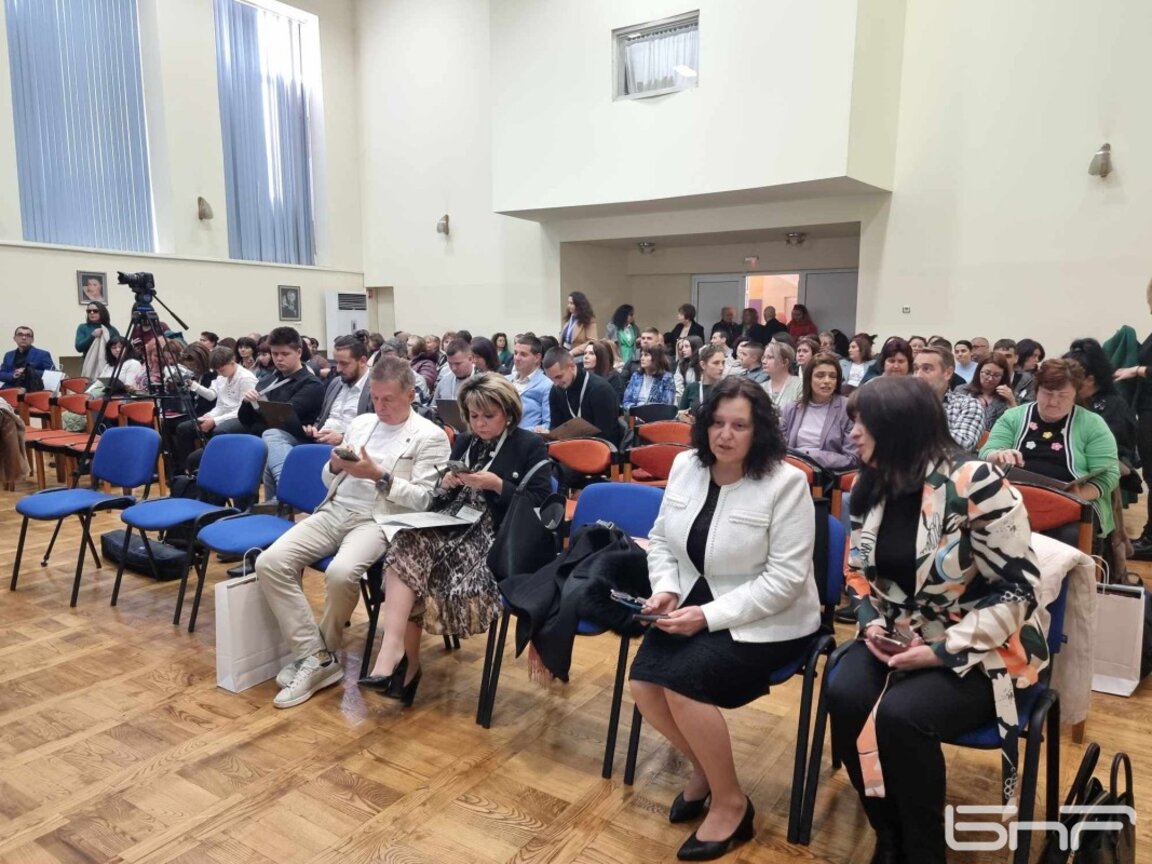 Педагози от Югозапада се събраха в Кюстендил