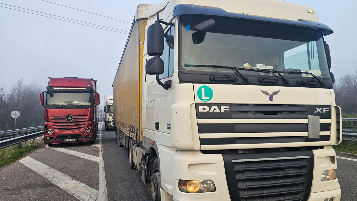 Kalimi i kamionëve drejt Turqisë është i ngarkuar