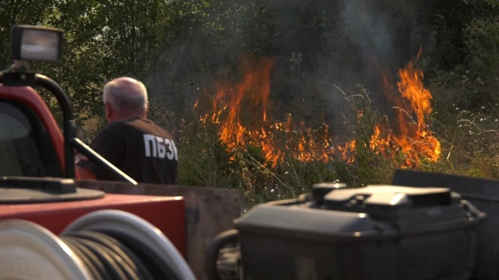 Продължава борбата с огъня в Пирин