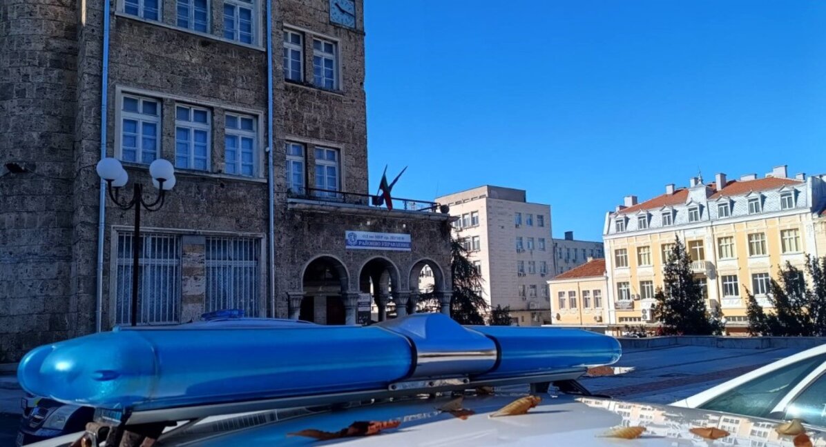 Задържаха двама за дрога