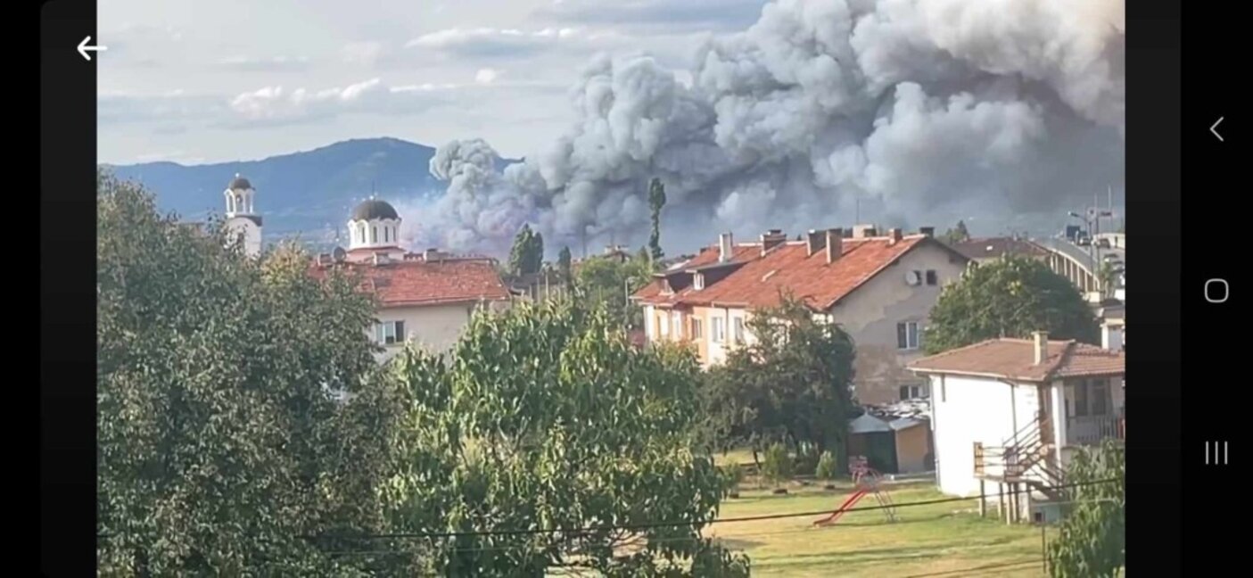 Incendie dans des dépôts de feux d'artifice près d'Elin Pélin dans la Plaine de Sofia