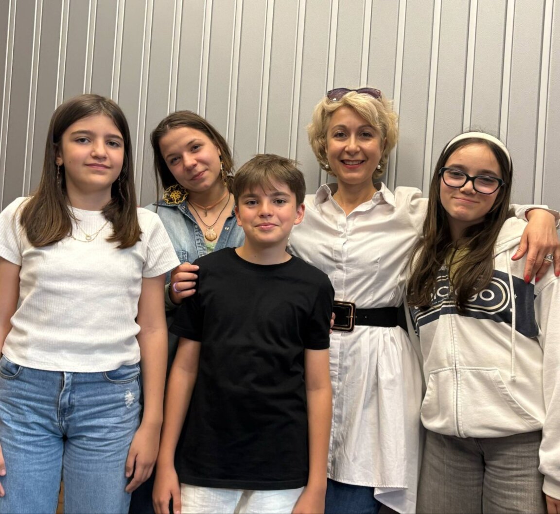 Надин, Габриела, Янислав, Кремена Димитрова и Ани