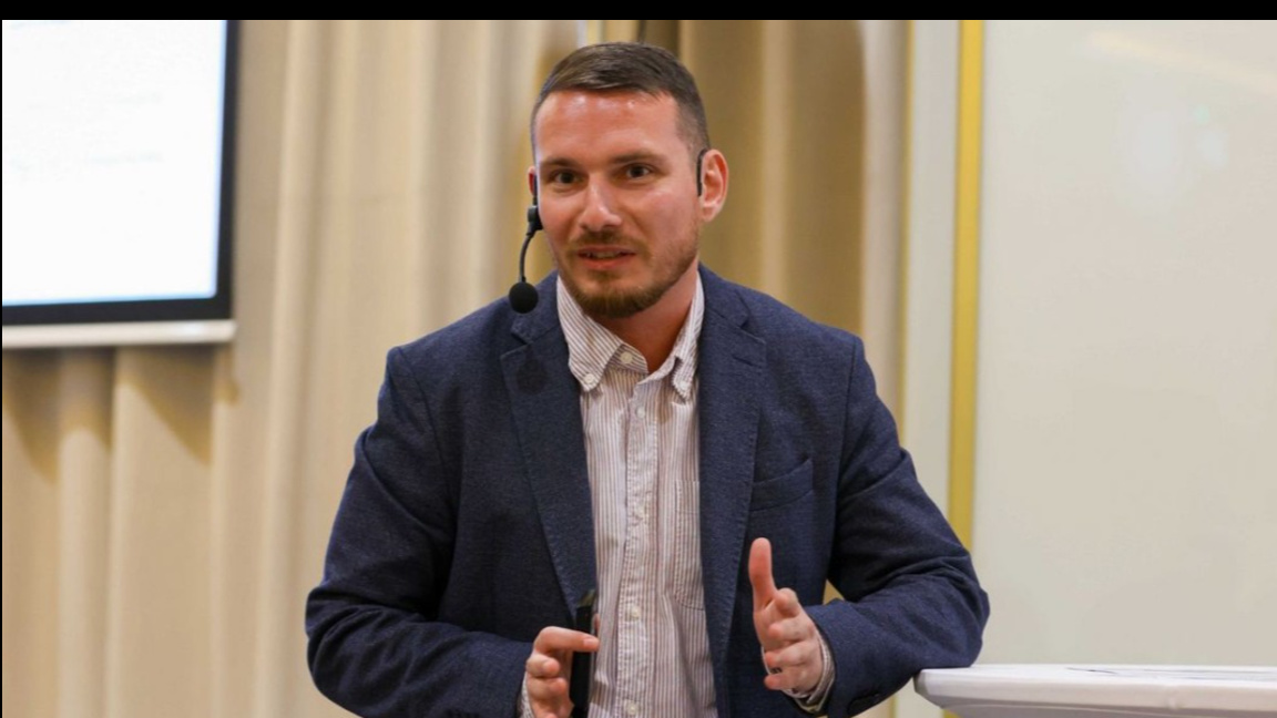 Адриан Николов