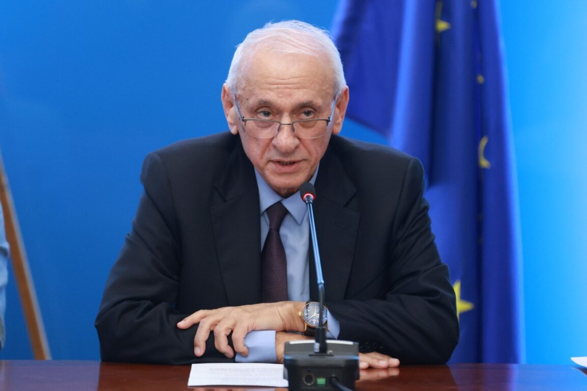 Министърът на здравеопазването д-р Силви Кирилов