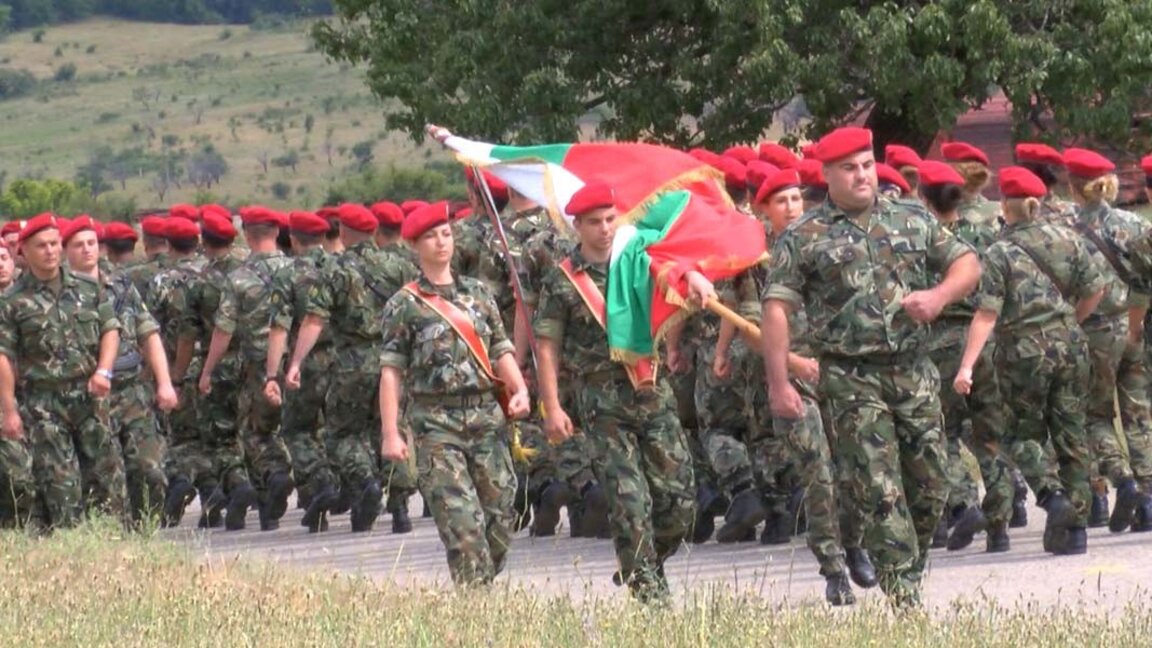 Сухопътните войски отбелязват 147 години от създаването си