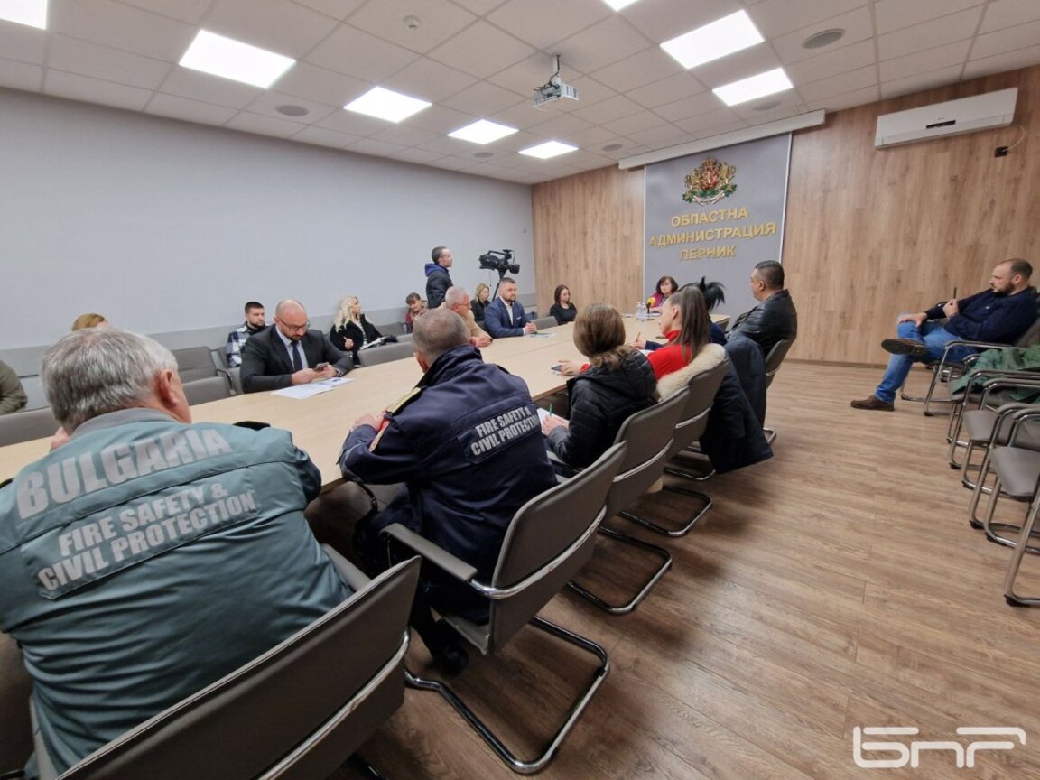 Все още няма решение за превърнатия в гето недостроен блок в Перник