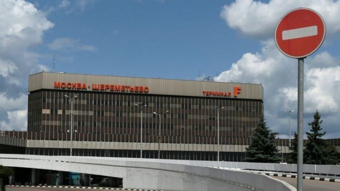 След прекъсване през нощта: Подновени са полетите от и за летище "Шереметиево"