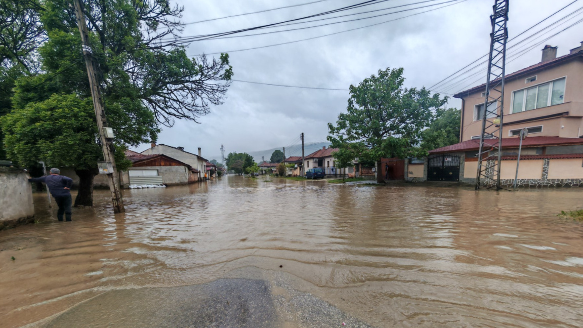 Трима министри ще проверят възстановяването на водопровода в Севлиево