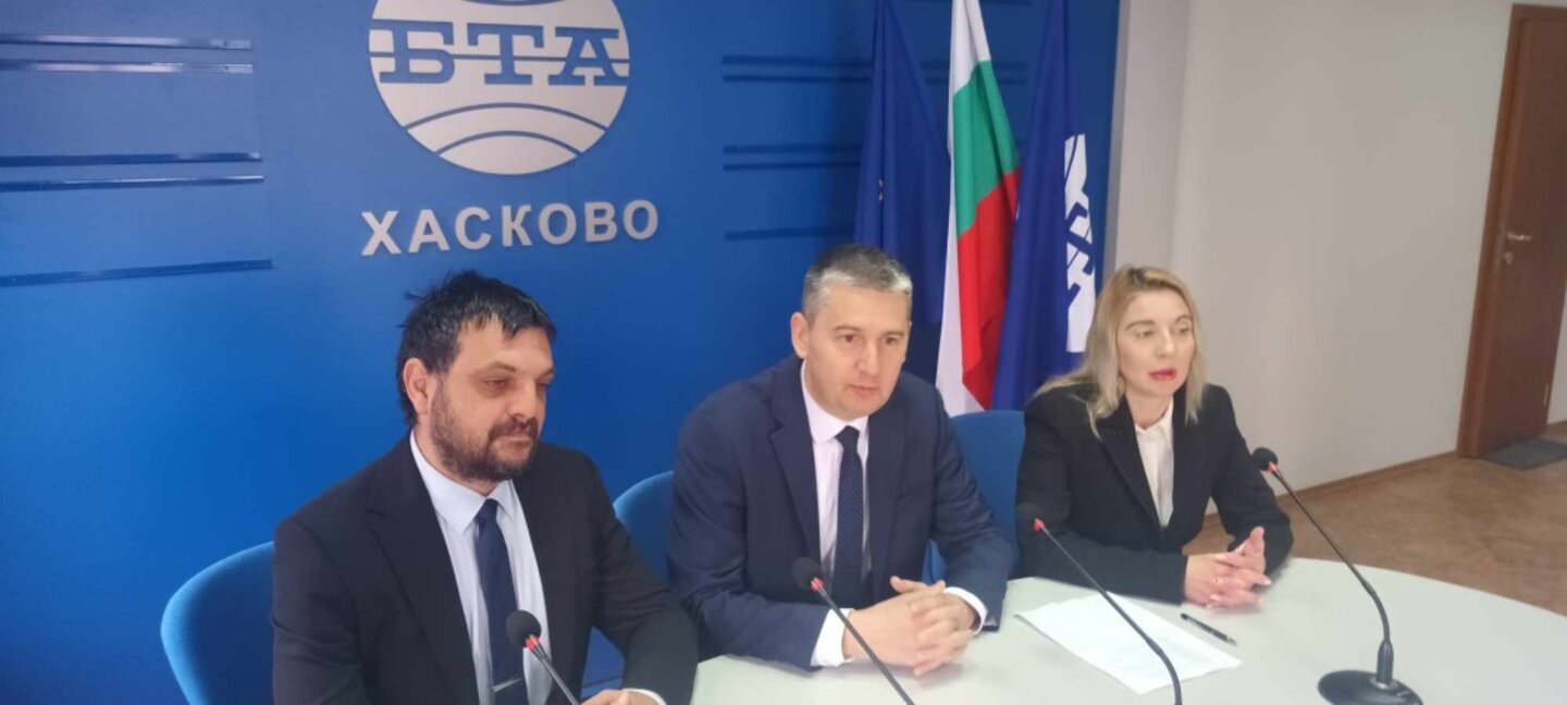 Два автобуса на „Възраждане" от Хасковско са проверявани след протеста в София