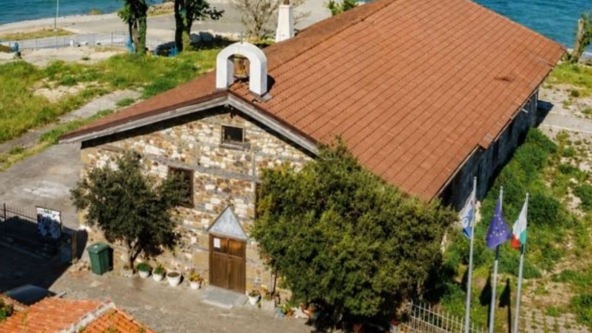 Hierarchal Divine Liturgy brings together Bulgarian and Greek clergy in Pomorie