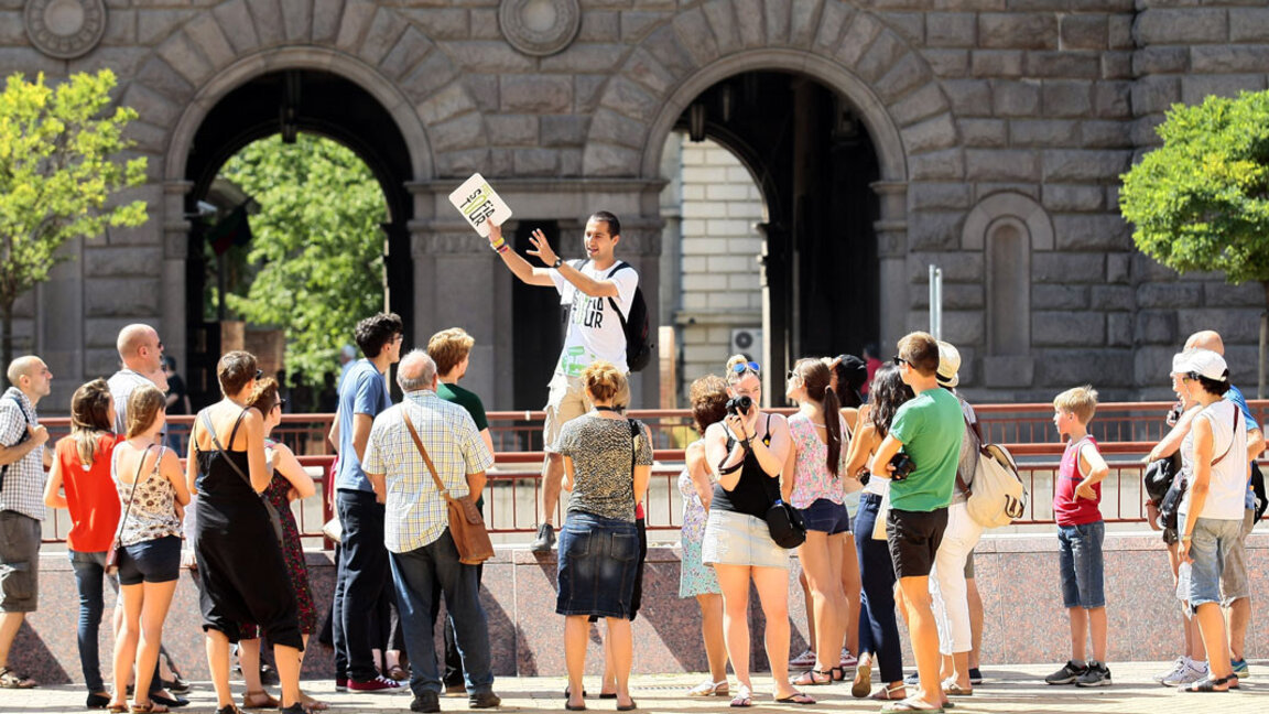 Може ли всеки да е екскурзовод? Туроператори и екскурзоводи срещу становище на КЗК