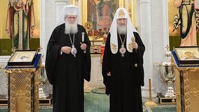 Patriarku caktoi priftërinj për të shërbyer në Kishën Ruse