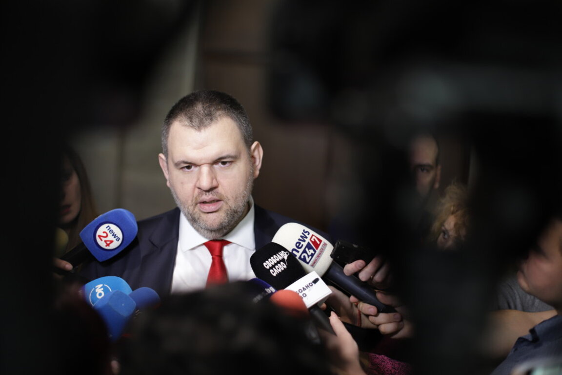 Пеевски с критично писмо до Денков: Онлайн премиер, вместо отговорна изпълнителна власт!