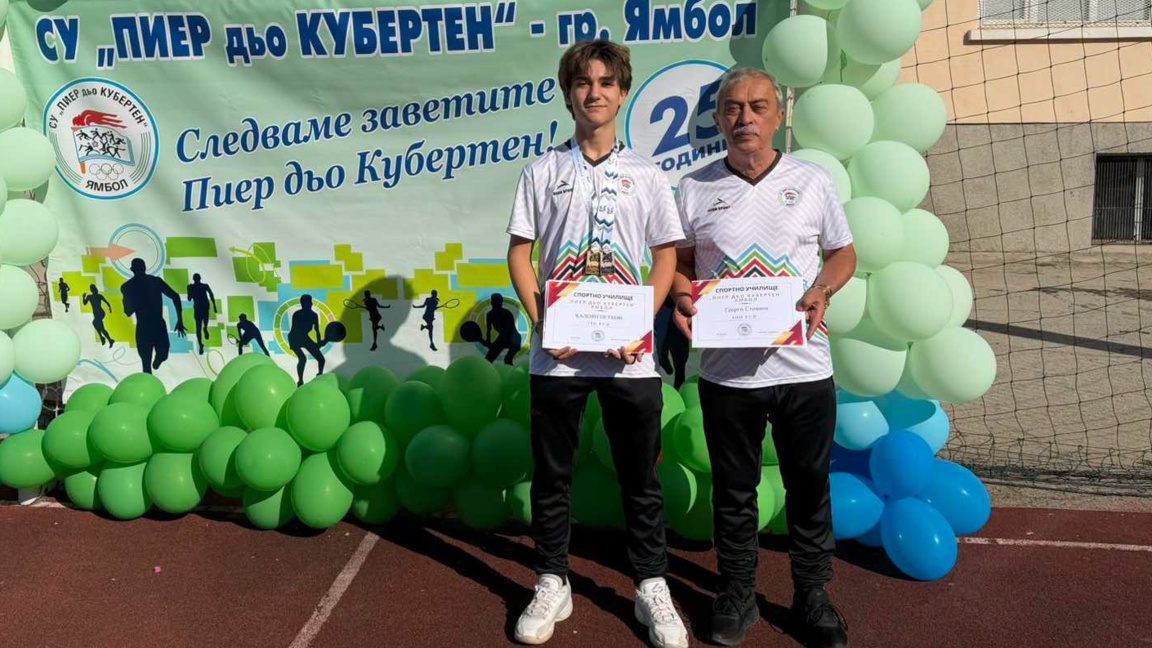 Калоян Петков и Георги Стоянов при откриването на учебната година в СУ "Пиер дьо Кубертен" на 1 септември