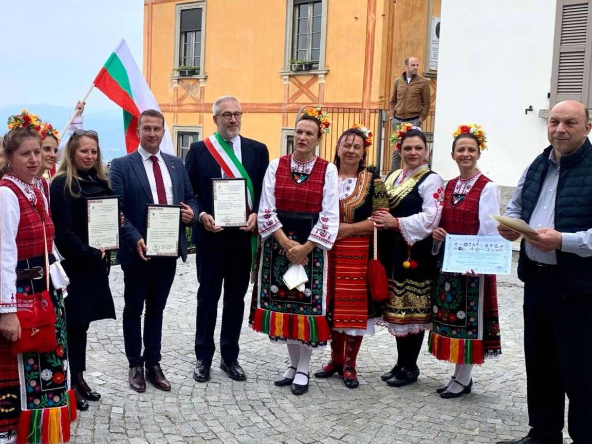 Në festë morën pjesë ansamblet folklorike bullgare nga Milano -Ritmika, Nashenci dhe Veselie