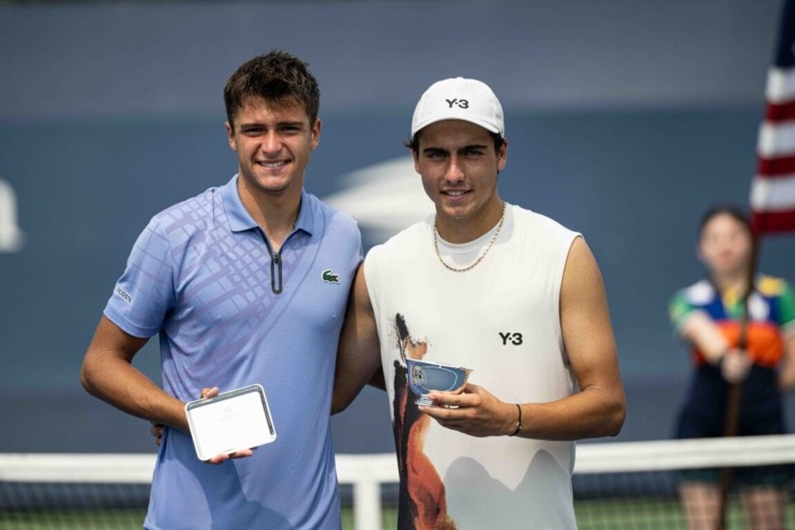 Iwan Iwanow und Alexander Wassilew beim Masters-Turnier der besten Acht