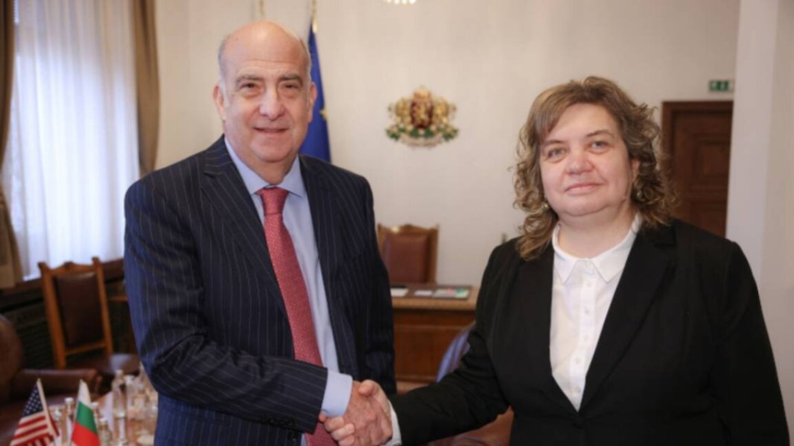 Entretien de la présidente du parlement avec l’ambassadeur américain