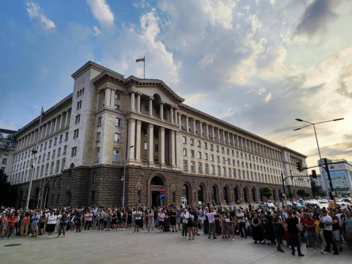 Младите лекари ще продължат с протестите