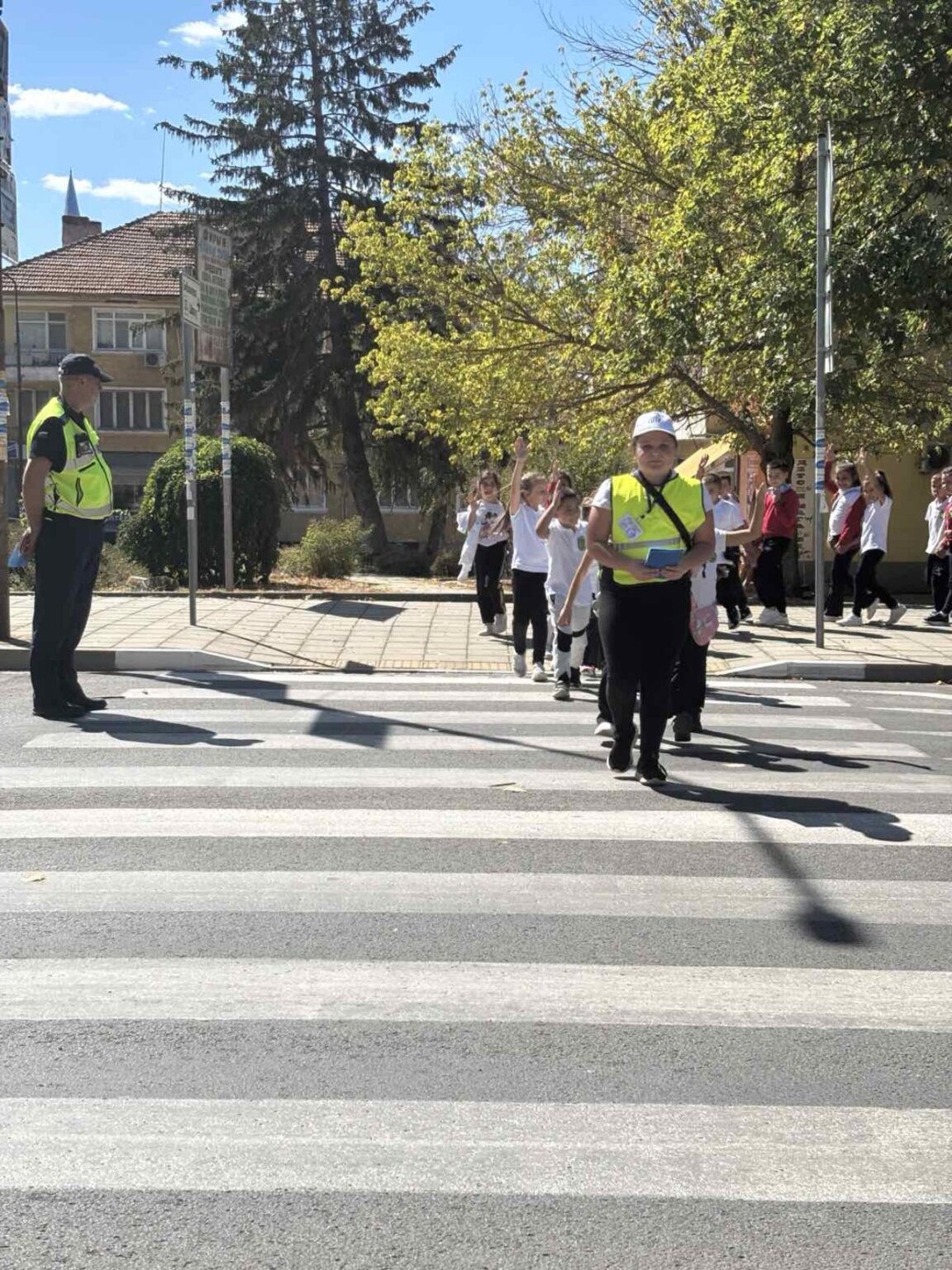 Как се пресича безопасно, научиха първокласници в Крумовград