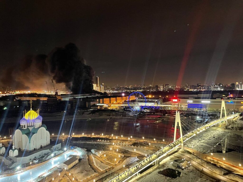 Стрелба, взривове и пожар в концертна зала близо до Москва, съобщава се за убити и ранени