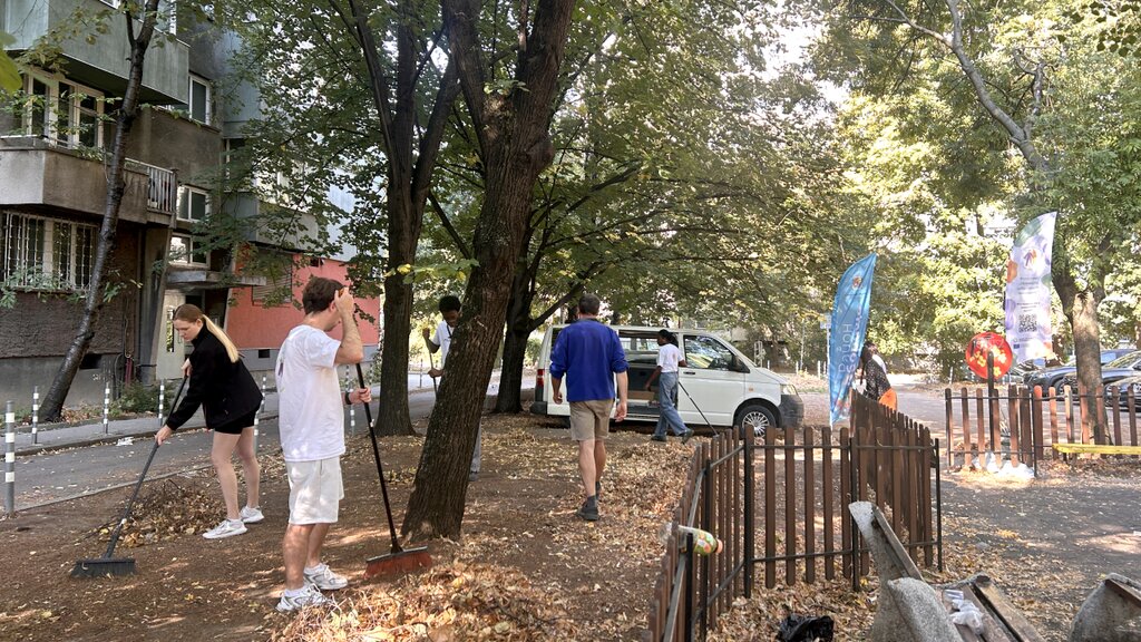 Six foreign volunteers bring Colours of Solidarity to Sofia