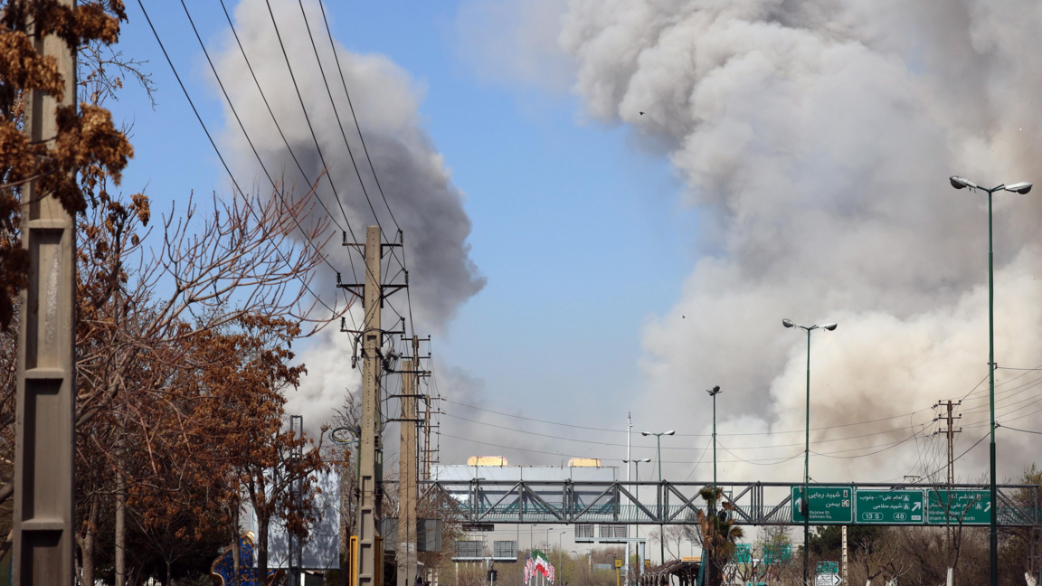 Хора се отправят към убежища след израелски удари в иранската столица Техеран