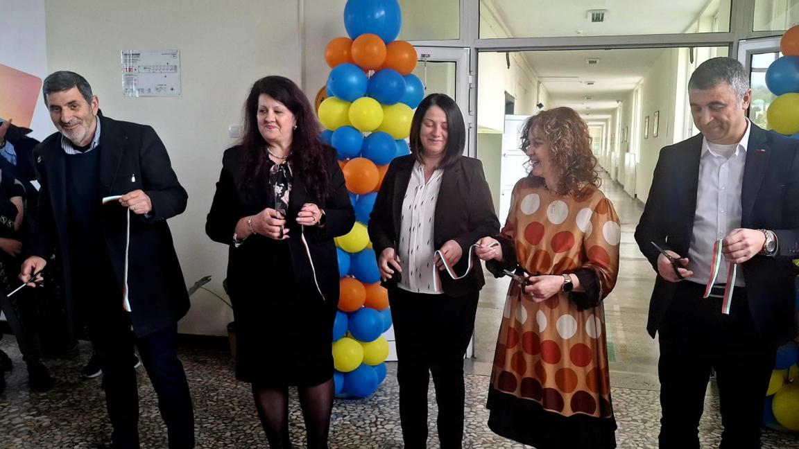 Осем кабинета се превърнаха в STEM център в СУ „Отец Паисий“