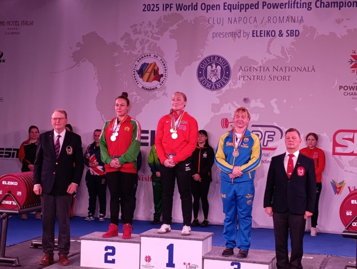 Награждаването в кат. до 76 кг