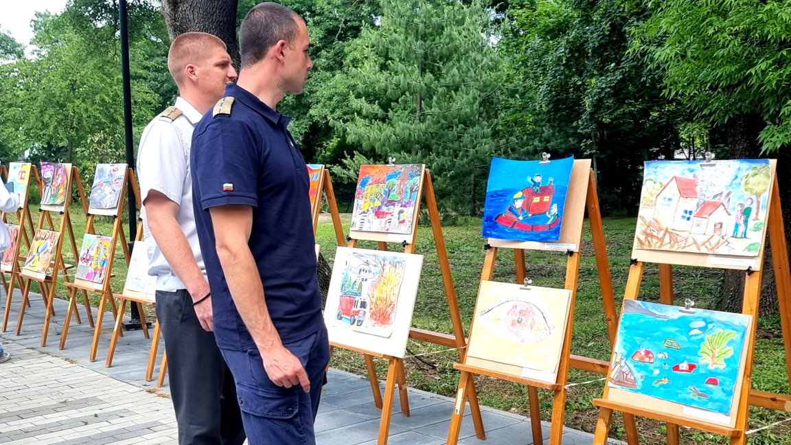 Отличиха над 50 деца в конкурса "С очите си видях бедата" в Ямбол