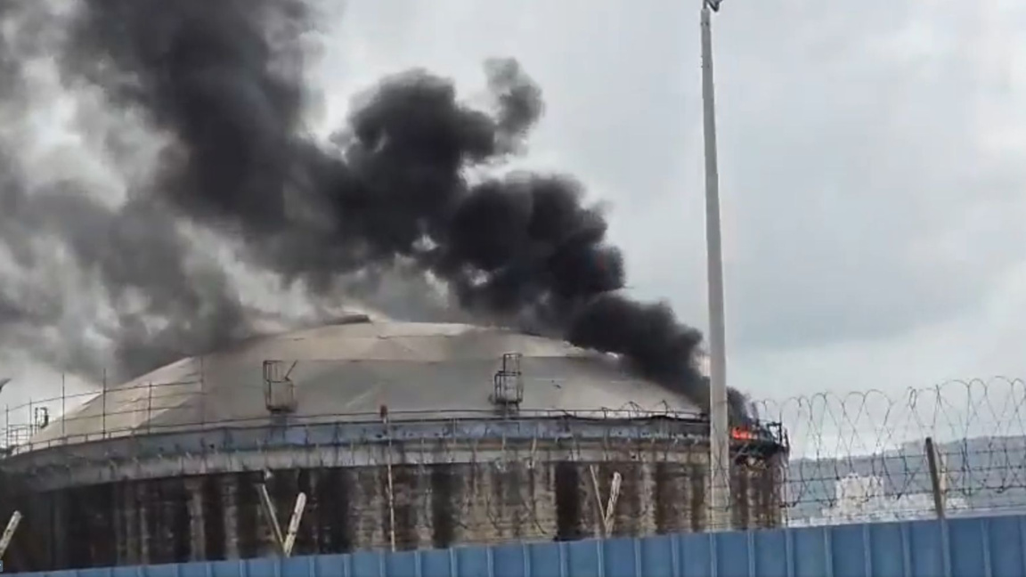 Пожар в петролна рафинерия в Хайфа след иранска ракетна атака